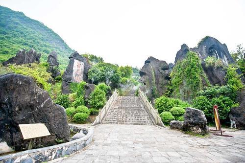 广西最壮观的石林，原生态的风景令人称奇，春节你想去看看吗？