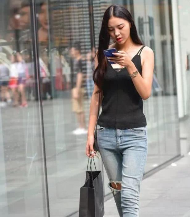  碎花|天生丽质的美女, 一条白色的碎花连衣裙, 时尚清新靓丽