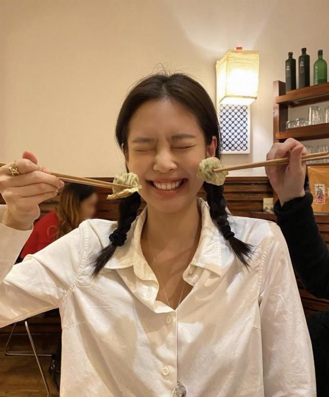  显得■春日时髦显白靠它全搞定！Jennie、裴珠泫已经安排了，那你呢？