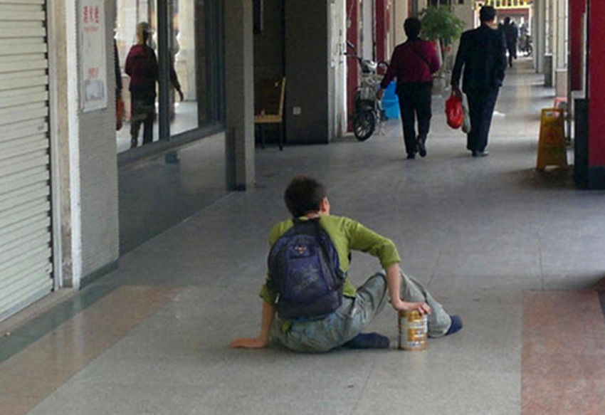 你以为他是贫穷的乞丐，下一秒他就是打扮时尚的潮男