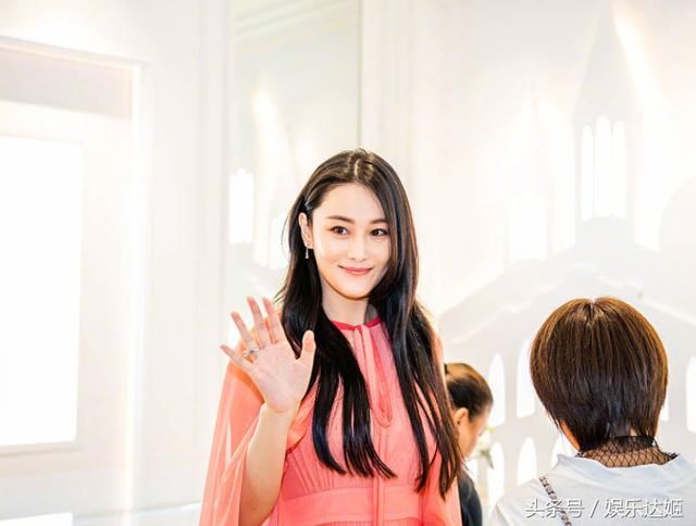 张馨予深陷怀孕传闻，却迟迟不予回应，如今发文狂撒狗粮