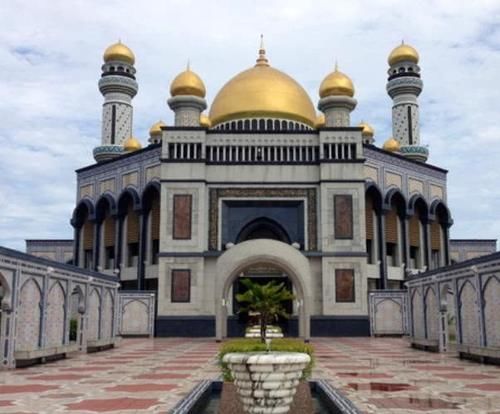  「教育」这个小国家却成为亚洲最富：国民不用交税，医疗教育全