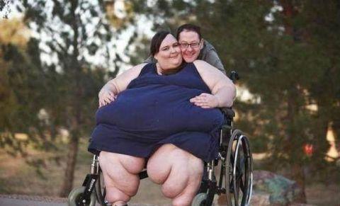 这个女人，体重超过1000斤，胖到生活都不能自理了