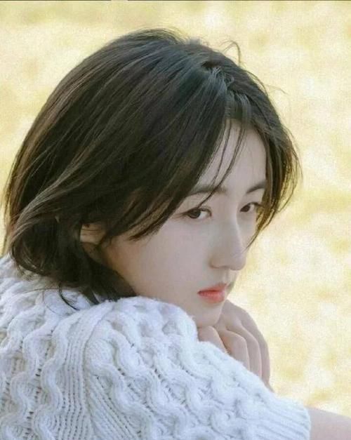 女生:长相干净的女生,一般都会有这4特点,即使五官很一般男生也喜欢