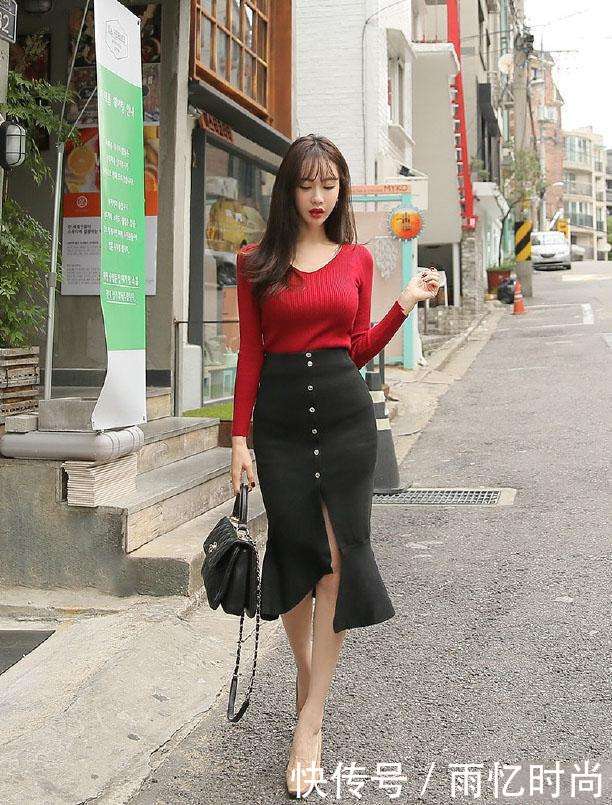 包臀裙秀出迷人曲线, 这样的美, 你喜欢不?