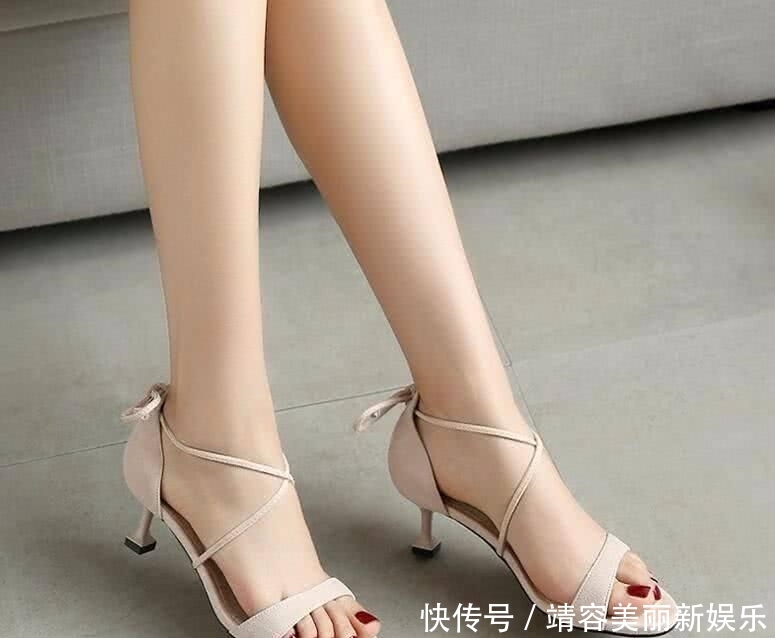 设计:经典又简约的时尚凉鞋, 露趾的设计更加的凉爽