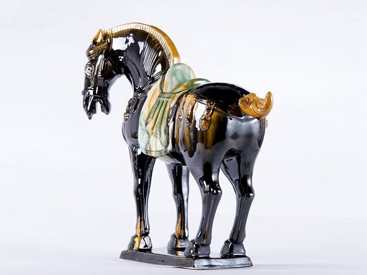 不管富不富，客厅一定要放这“稀罕”玩意，美观不贵忒好运