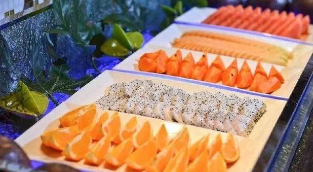 【食物】自助餐服务员:四种食物吃得少,不但可怜,而且吃不回来!