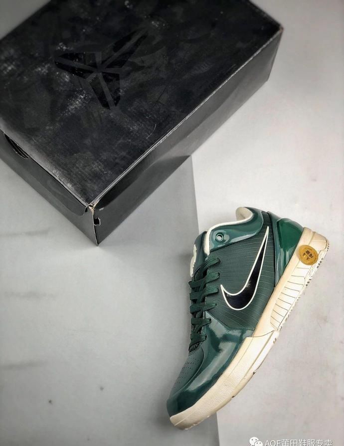 『球鞋』无愧是科比门徒,连球鞋设计都类似!耐克zoom Kobe 4代雄鹿开箱