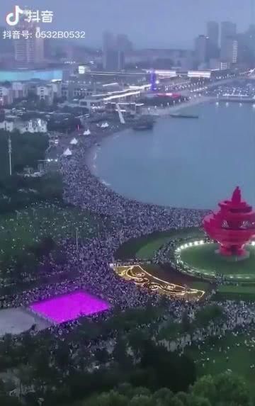 长沙再次实力圈粉！烈士公园都是人山人海！今天你在哪个景点排长