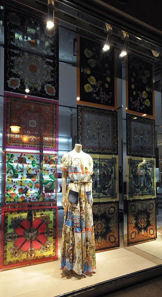 没想到!她把《演戏攻略》中的元素用在橱窗里,高级炸了!