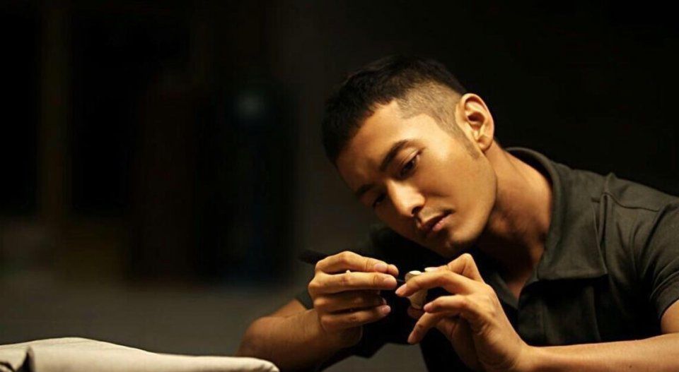 黄晓明发微信朋友圈，称自己和股票案无关，自己太单纯!想哭!