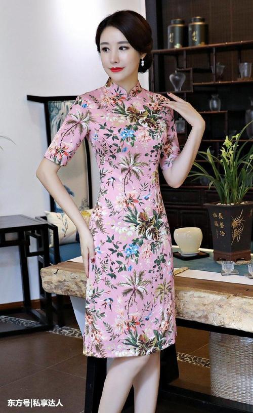 秀丽的香云纱旗袍裙有没有让她变得更美