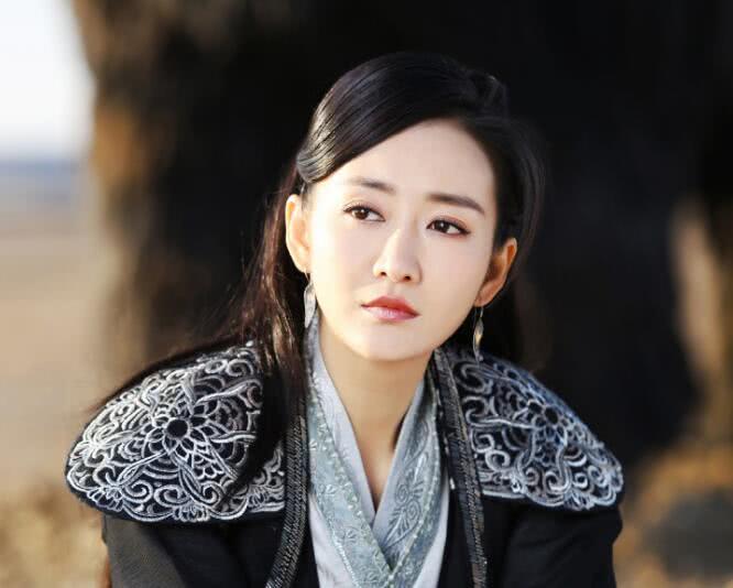 王鸥因拍戏掉发严重,用一招拯救发际线,结果额