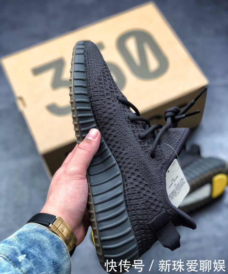  『开箱』Adidas Yeezy Boost 350 V2开箱测评
