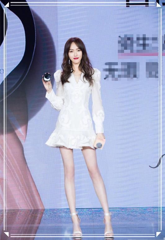 本以为穿白裙的杨丞琳已经很美了，可是看到唐嫣才知道什么叫惊艳