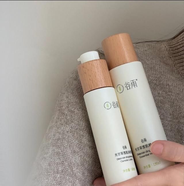  也能够起到：适合干皮秋季用的国货水乳,滋润保湿效果好,还有抗老功效!
