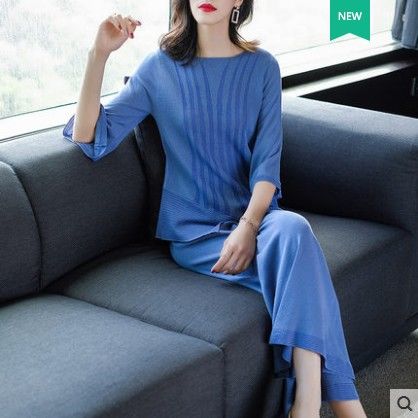 偷偷告诉你，裙子不流行了，今年流行这样套装，美的款款想买