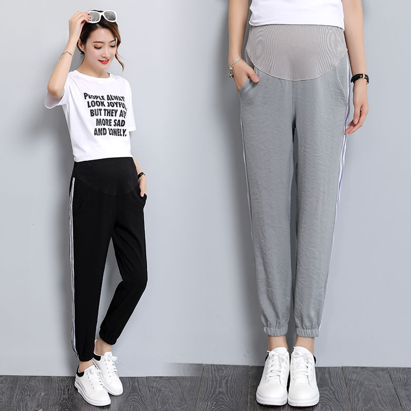 母爱真伟大，出门哺乳不尴尬，学学下面辣妈这样穿，洋气不走光