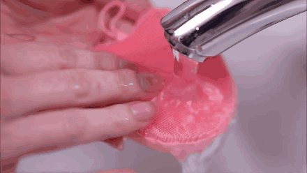 轻轻一刷，螨虫、痘痘黑头去无踪，还你光滑透亮好皮肤!