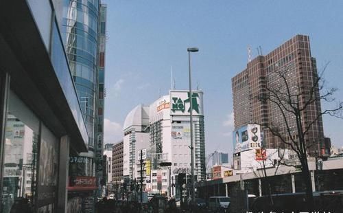  国家：日本这个拥有1万个火车站的国家，纵横交错，一不小心就会