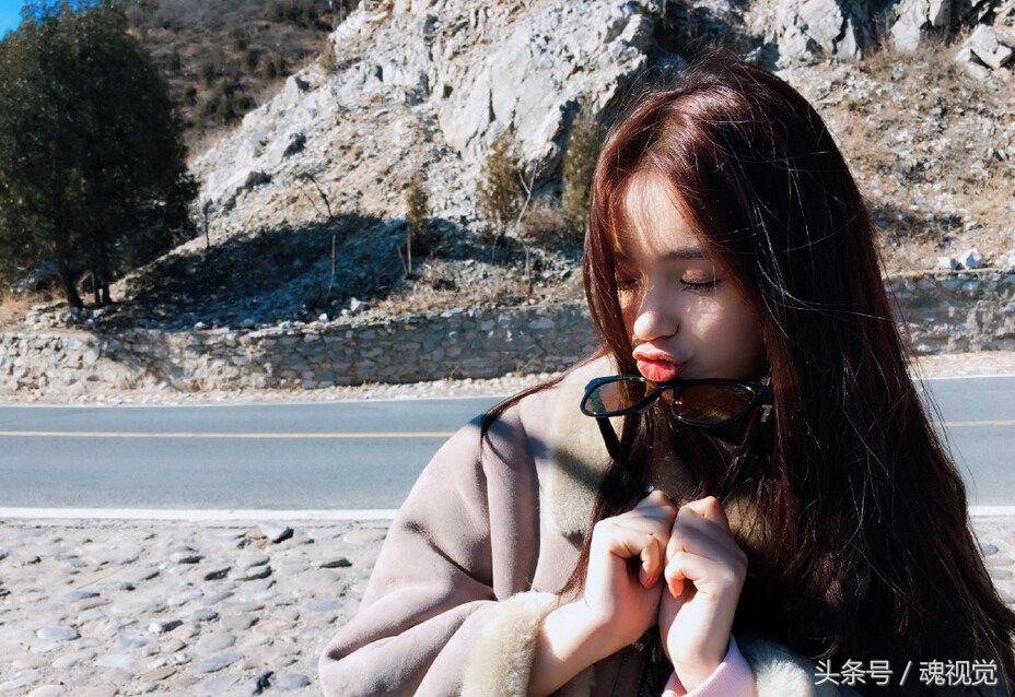 林允因隐形眼液被网友送上热搜，她发文回应称:这只是个误会!