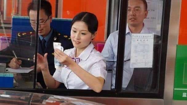  [睡觉]为什么不能在高速服务区睡觉？车主：想睡，但真心睡不起