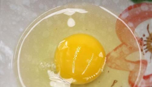  「分泌物」鼻子挤出的 “白色小米粒”是什么东西？别乱挤，当心越挤越多
