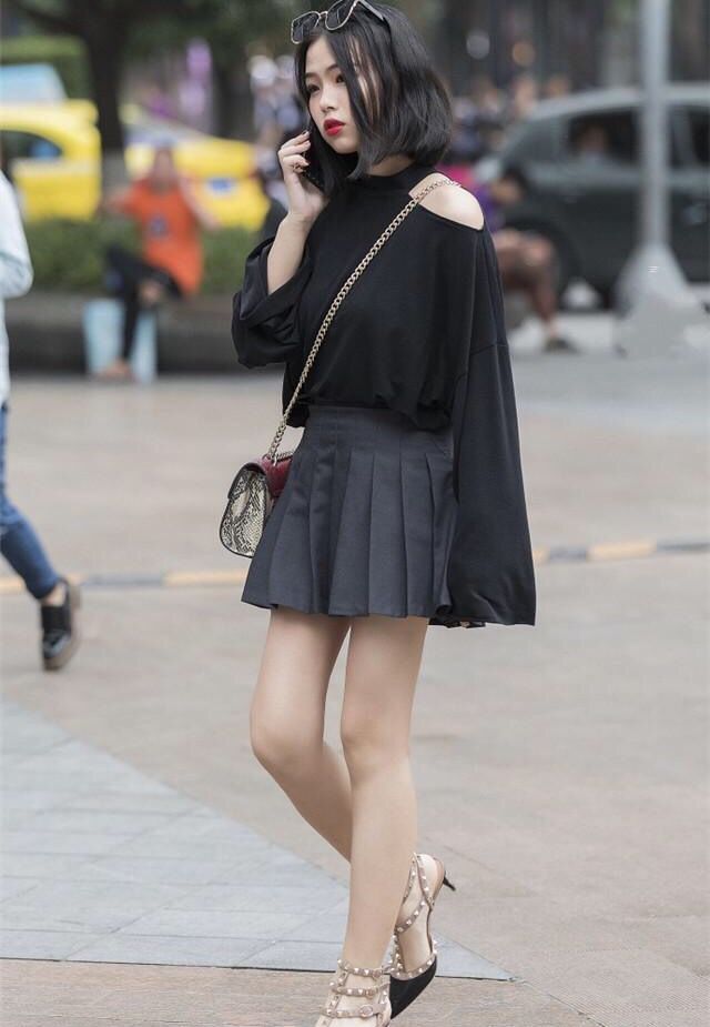 街拍:图二性感黑蕾丝网袜，假如图五邀请你吃饭你敢去吗?