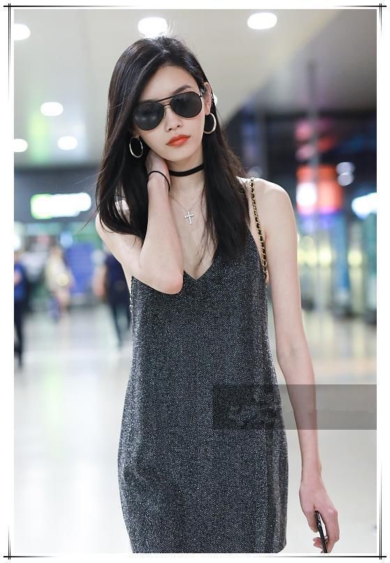 看了奚梦瑶吊带衫，再看看郭碧婷，才知道清纯和性感的差距有多大