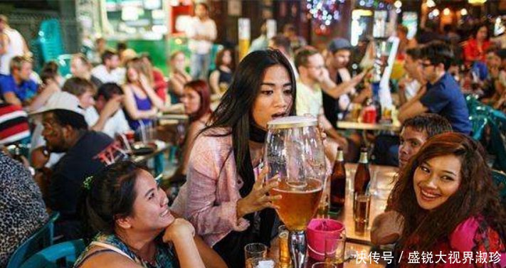 在泰国住宾馆，离开时放20泰铢在枕头下，回去时会发现小惊喜