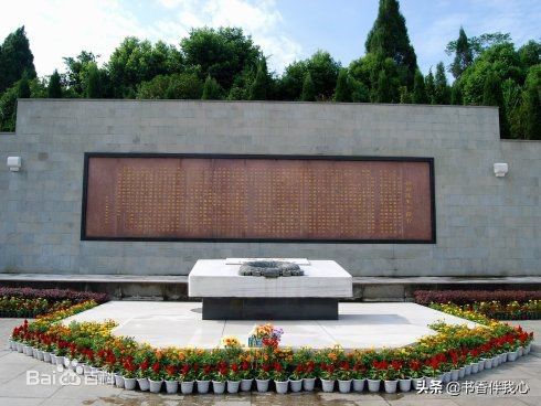 杨尚昆墓，杨尚昆曾任国家主席、军委第一副主席，八大元老