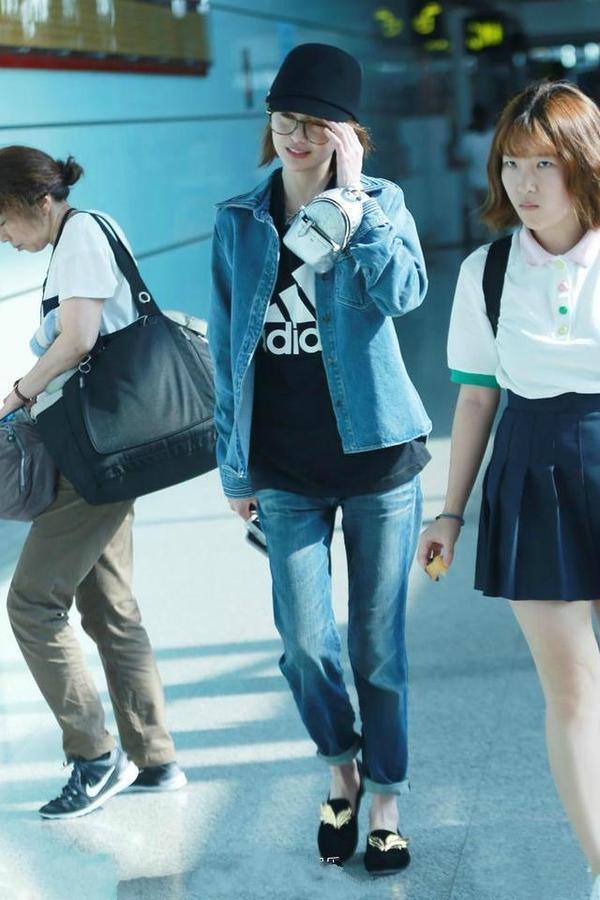 离开高跟看女神，赵丽颖尴尬身材55分！