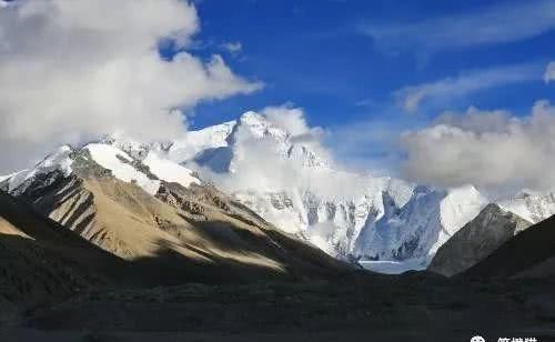 你知道站在世界上最高的山峰上，能看到什么吗？