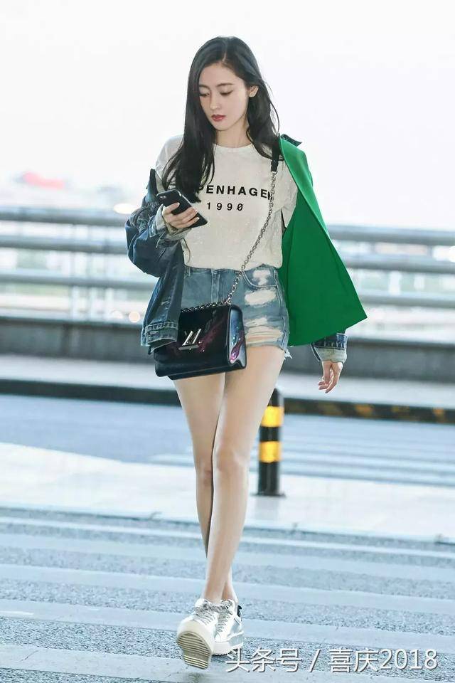 夏天最火的搭配＂T恤+裤＂!舒适时髦又吸睛，谁穿谁好看!