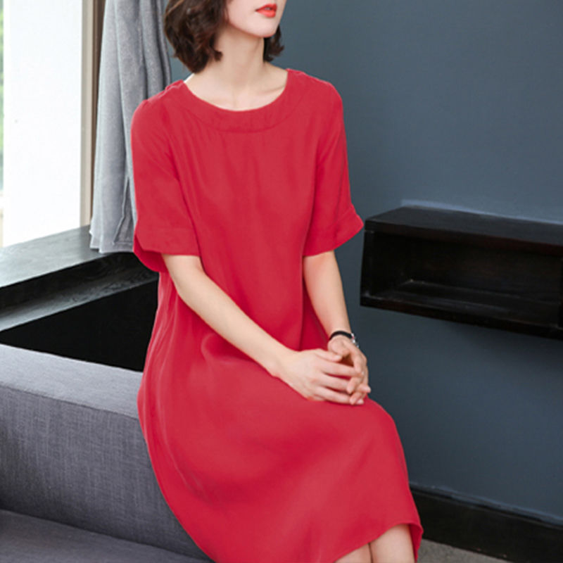 40岁的漂亮老婆，真心会打扮!穿一袭真丝裙，人见人说美