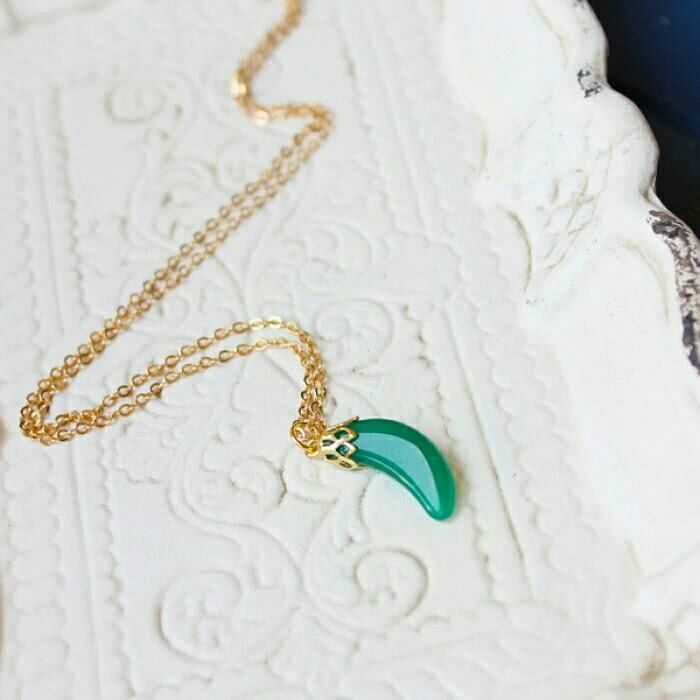 心理测试:选一条最喜欢的项链,测测你是淑女还是熟女?