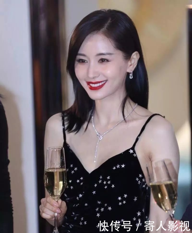 『穿搭』成都街拍:原来这些小个子美女穿衣显高的秘诀是这个!