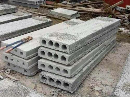  看着@农村里抬预制板都是四个人抬的，看着走得很轻松，那预制板