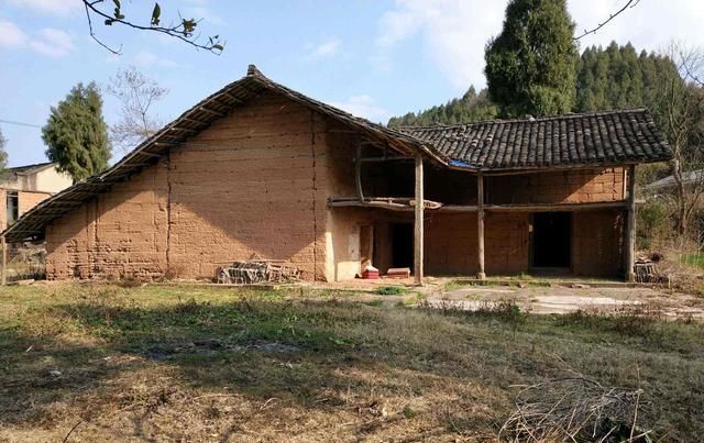  #盖房子#农村老人说“目不晒根，口不吞阳”，啥意思，盖房子有