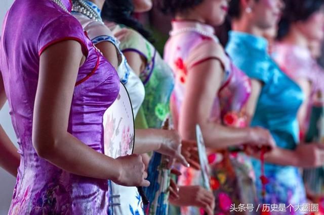 古代女人既保守为什么穿开衩旗袍？真实原因很简单