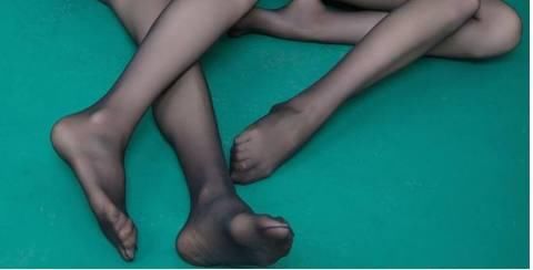 时尚感极强的尖头细跟，展现出无限女性的魅力