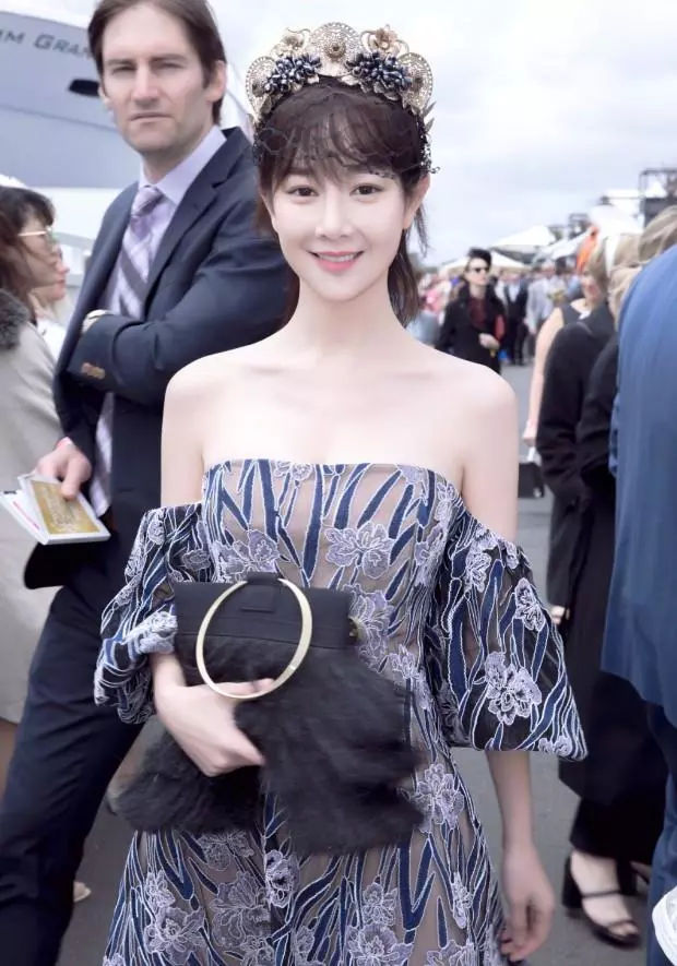 张檬的身材真不是盖的，穿鱼尾裙看得我眼睛直发光，贵妇即视感！