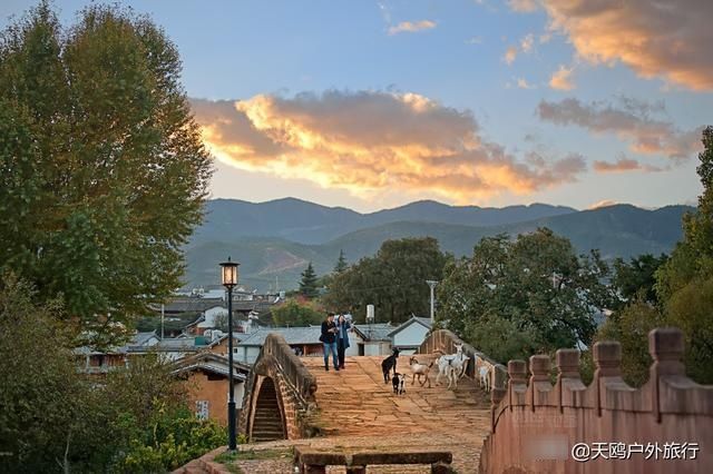 大理的这座古镇,被誉为30年前的丽江,名气不小,但路远人少