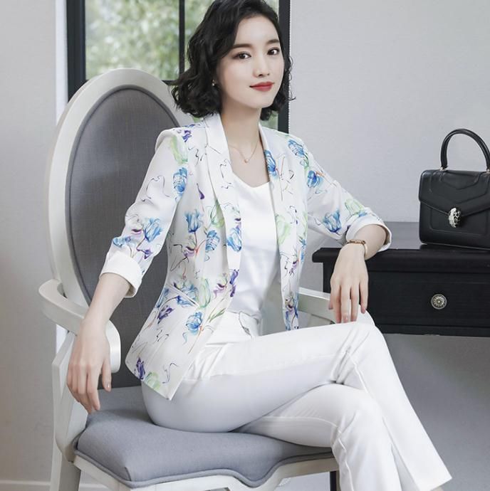 80后女人少穿连衣裙，多穿这样的小衫，减龄洋气还特显瘦