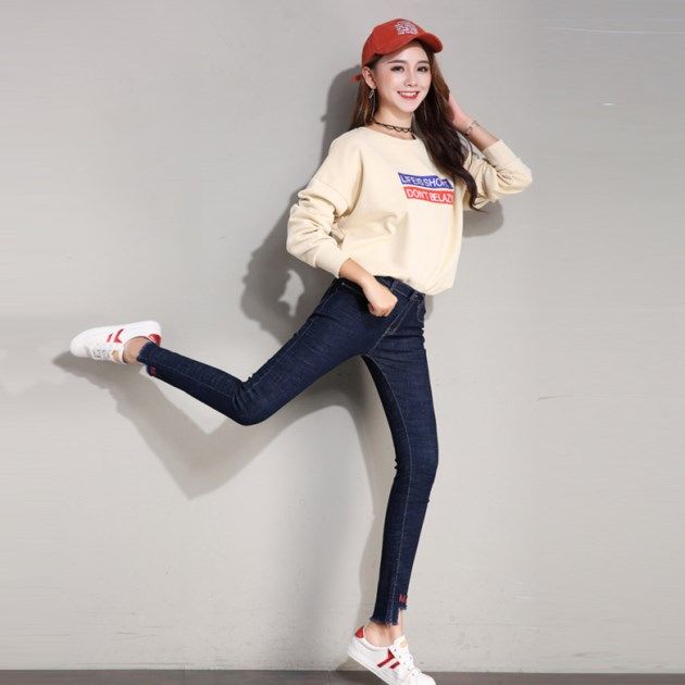 老婆大腿有些粗,从不敢穿裙子!出门总爱穿小脚裤,超级显腿瘦