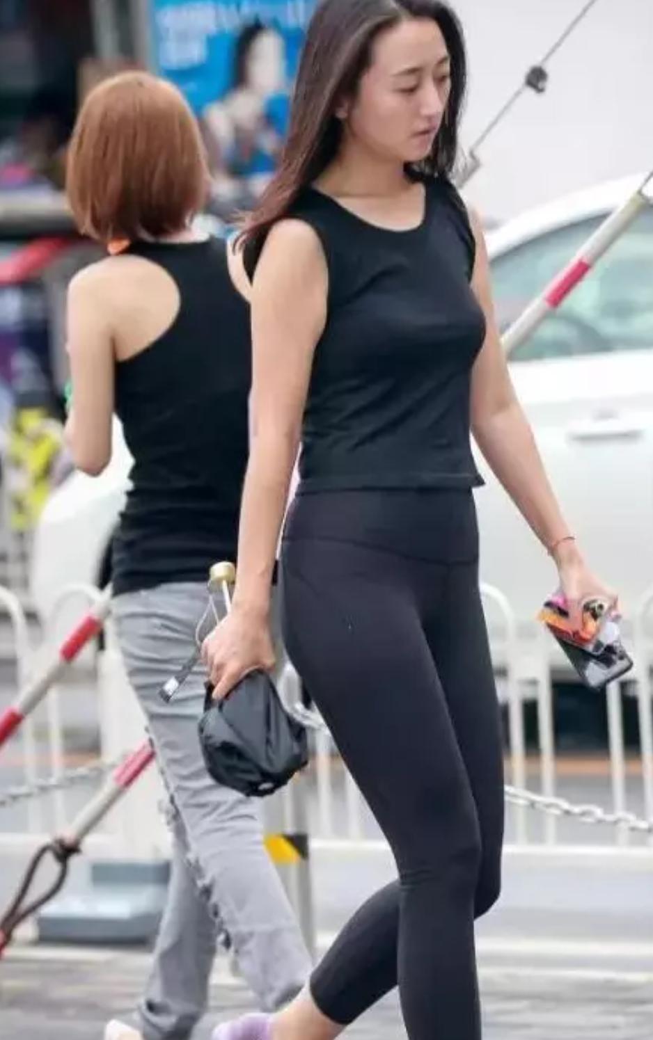 想穿打底裤但又怕遇见小尴尬，别慌，优雅穿搭学起来