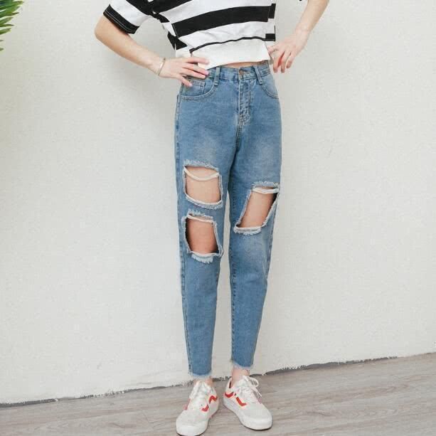 少女对时尚酷感的向往，一条牛仔裤就满足，玩转街头潮流穿搭