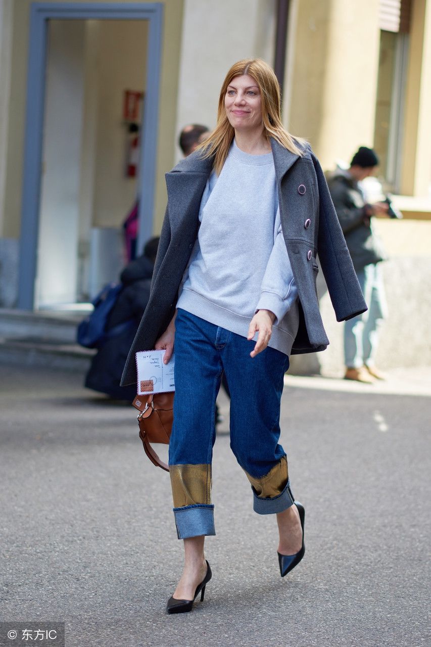 初秋穿牛仔裤，怎样搭配才能赚足回头率?