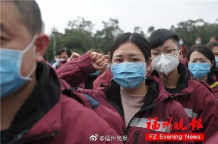  「增援」福建再派107将，增援武汉！带队院长挥别九旬父亲